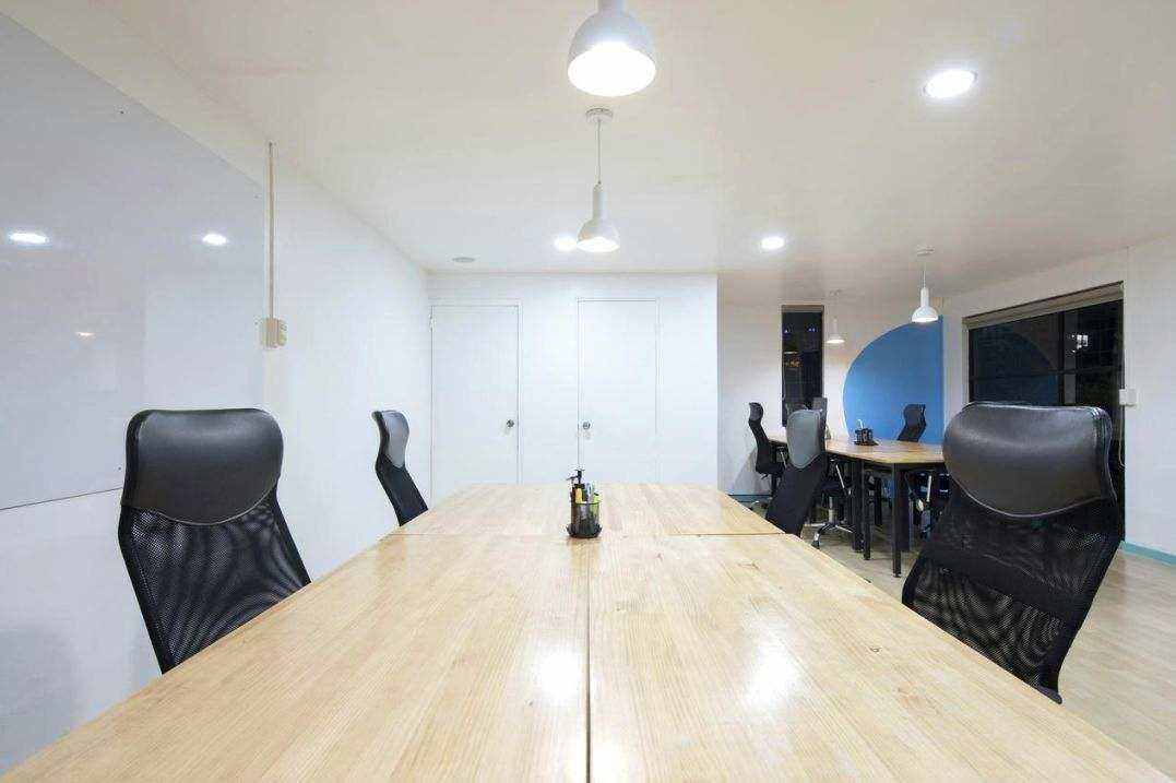 Executive set